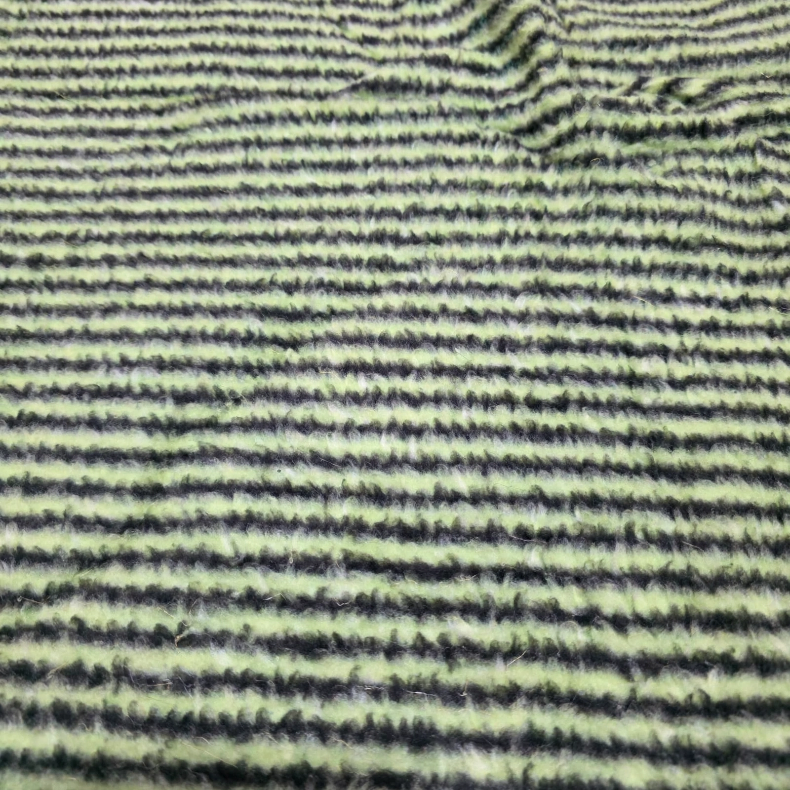Détail de Couverture Polaire Double Face Vert Pistache Noir
