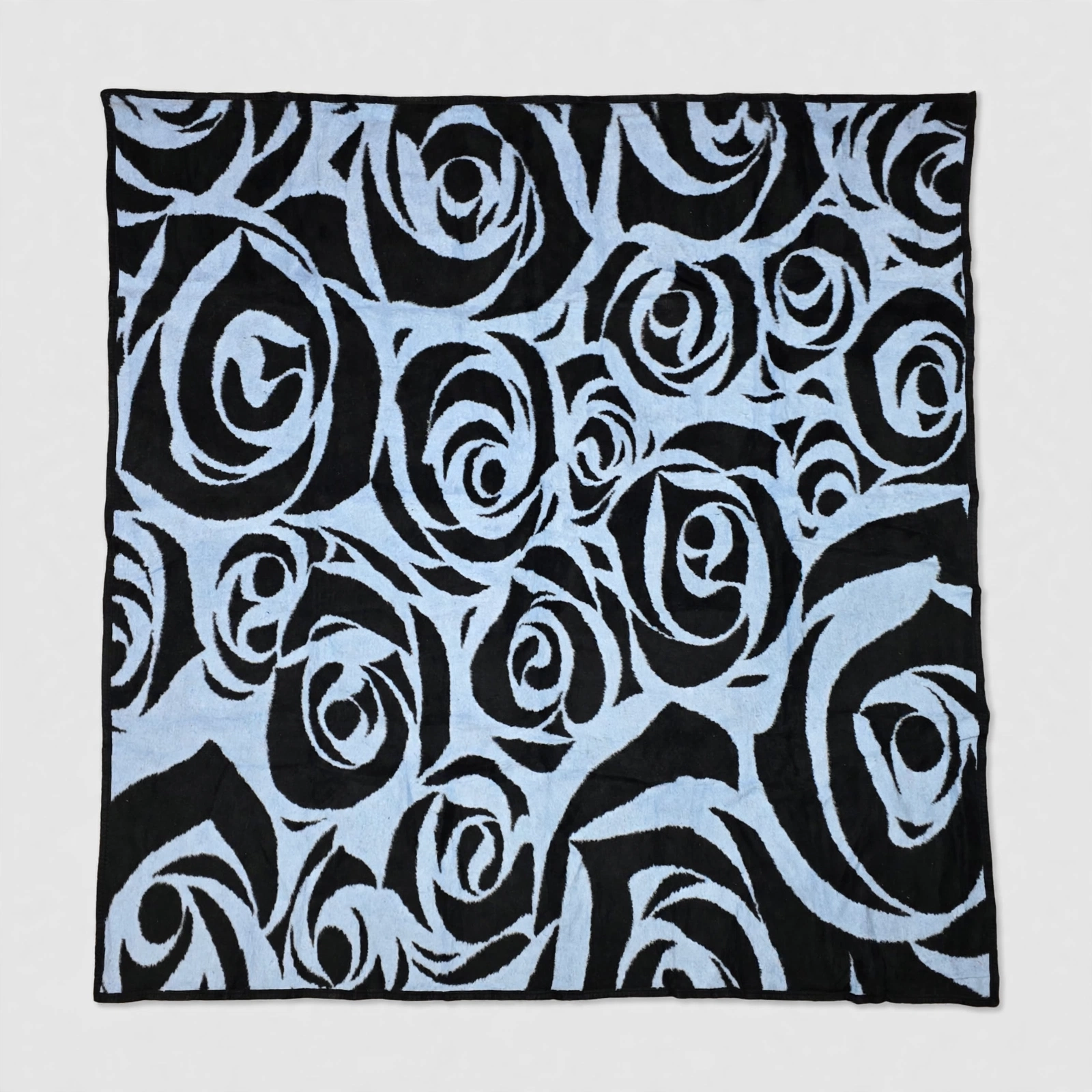 Couverture Polaire Double Face Bleu Ciel Noir Roses